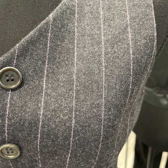 THEORY Grey Wide Pink Pinstripe suit. Size 0 - Picture 4 of 11